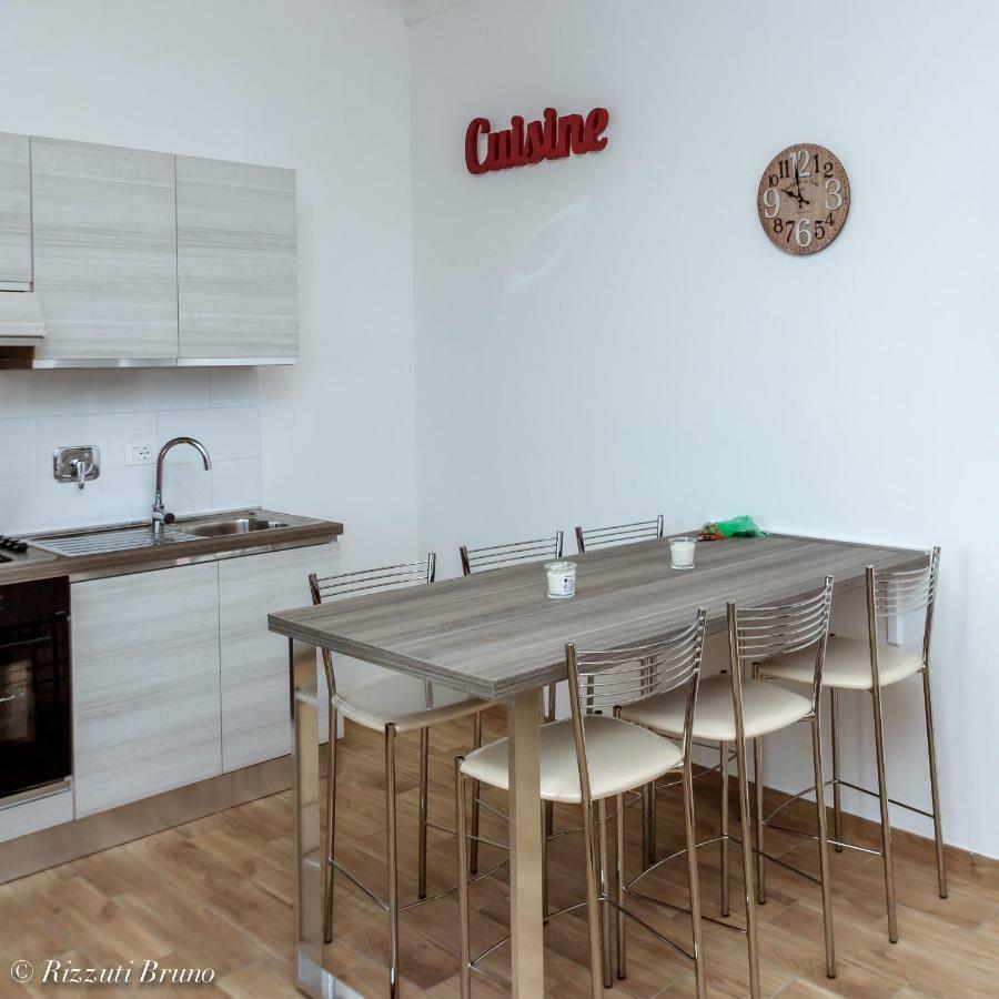 Happy House Apartment Савона Екстериор снимка